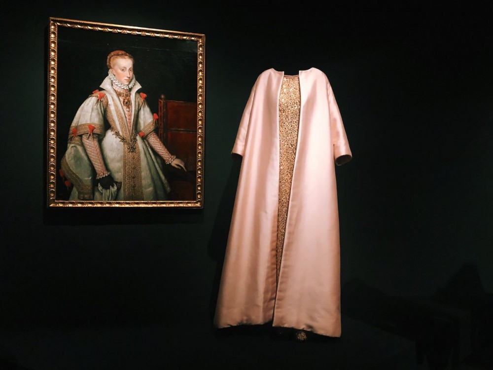 A coat and dress evening outfit inspired by the portrait of "Queen Anne of Austria, fourth Wife is Philip II" (circa 1616) by Gonzales (picture via Twitter)